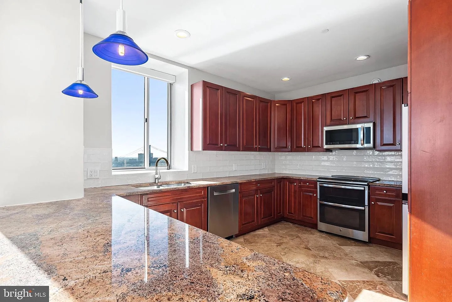 Luxury STR High-Rise with Epic Panoramic Water Views photo 13