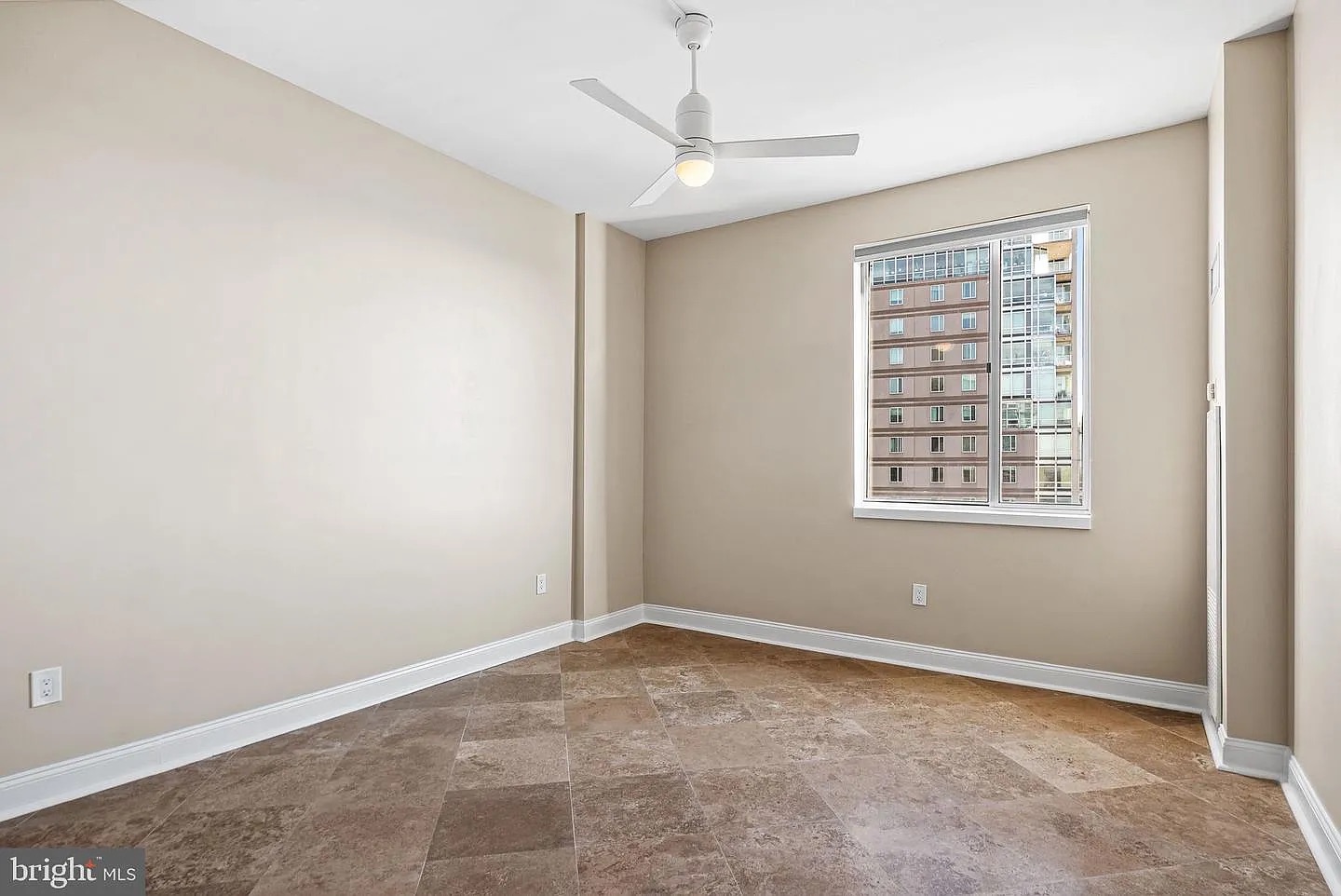 Luxury STR High-Rise with Epic Panoramic Water Views photo 16
