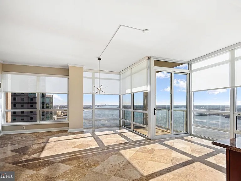 Luxury STR High-Rise with Epic Panoramic Water Views photo 3