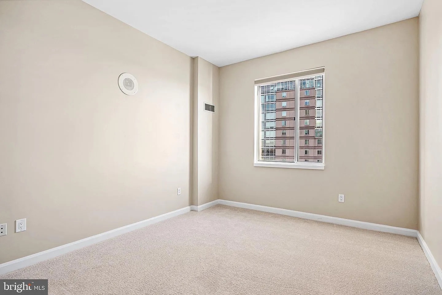 Luxury STR High-Rise with Epic Panoramic Water Views photo 25