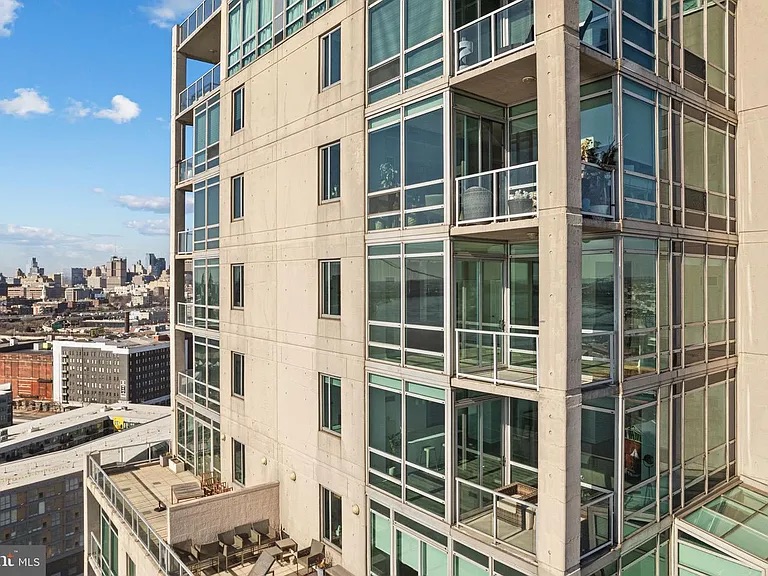Luxury STR High-Rise with Epic Panoramic Water Views photo 30