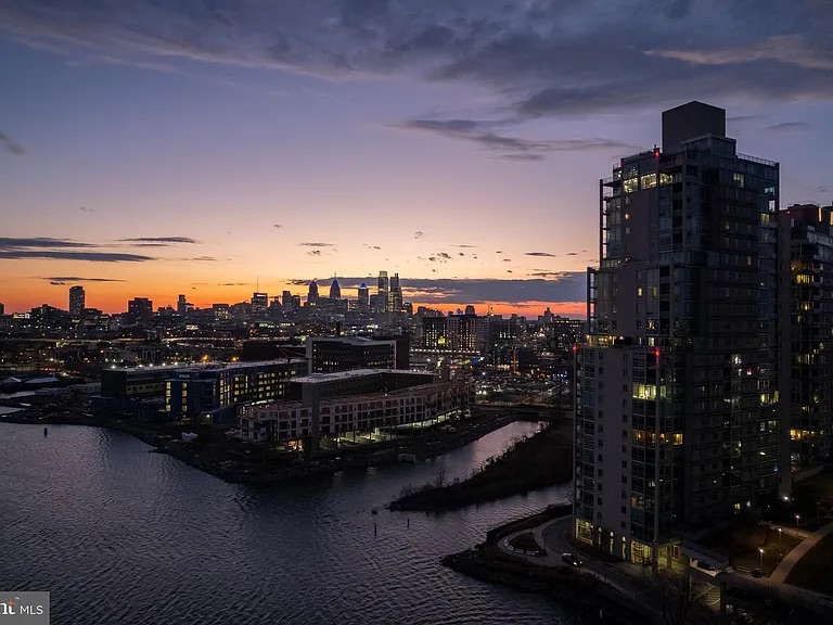 Luxury STR High-Rise with Epic Panoramic Water Views photo 32