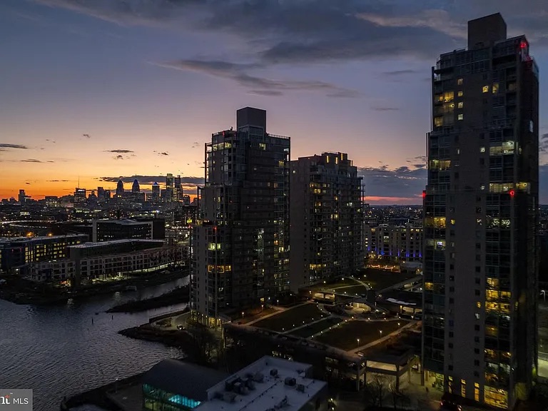 Luxury STR High-Rise with Epic Panoramic Water Views photo 33