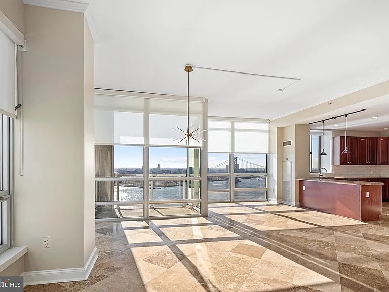 Luxury STR High-Rise with Epic Panoramic Water Views photo 9