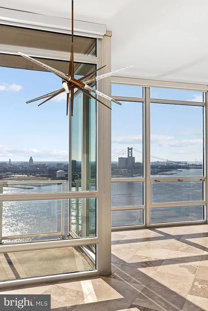 Luxury STR High-Rise with Epic Panoramic Water Views photo 10