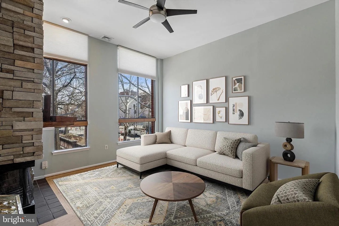 Investment Gold: Modern STR with Private Balcony photo 1