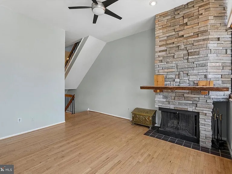 Investment Gold: Modern STR with Private Balcony photo 2