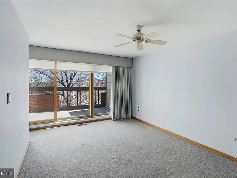 Investment Gold: Modern STR with Private Balcony photo 11