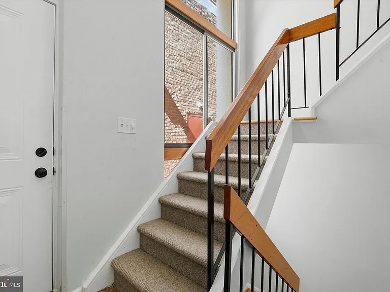 Investment Gold: Modern STR with Private Balcony photo 15