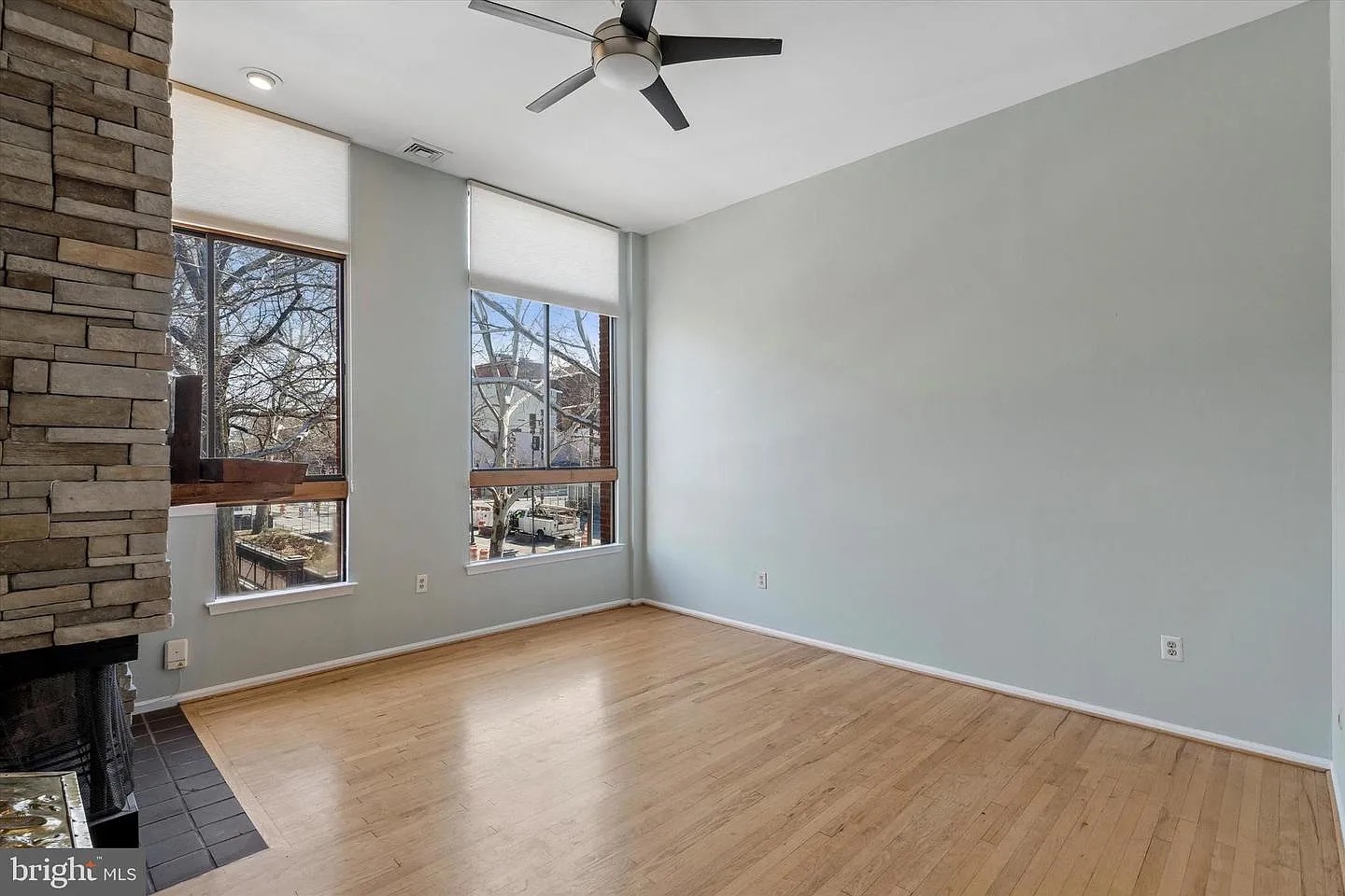 Investment Gold: Modern STR with Private Balcony photo 4