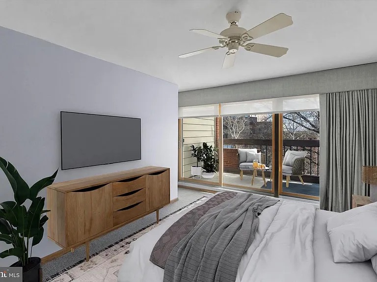Investment Gold: Modern STR with Private Balcony photo 9