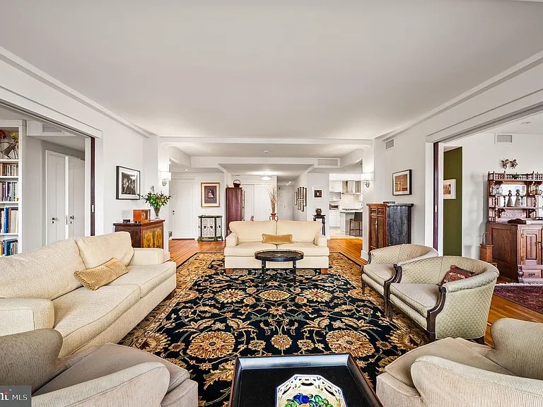 Luxury STR: City Views, High Returns, Investor Ready photo 4