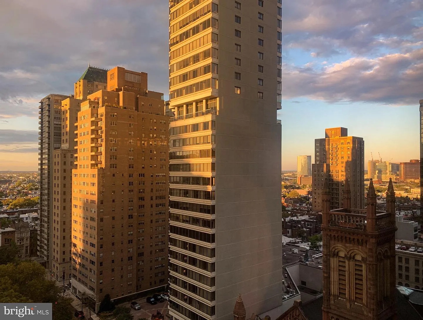 Luxury STR: City Views, High Returns, Investor Ready photo 35