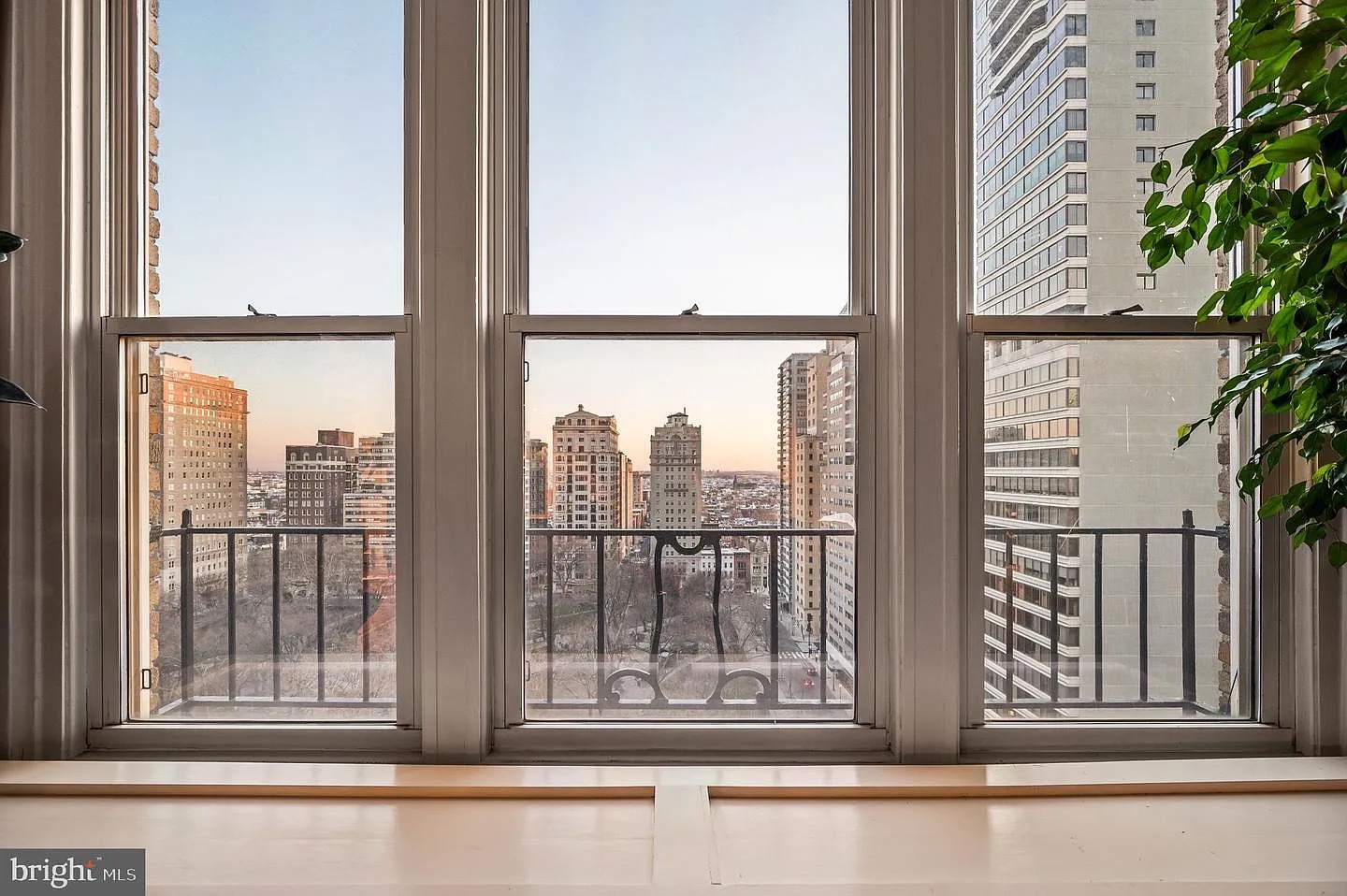 Luxury STR: City Views, High Returns, Investor Ready photo 5