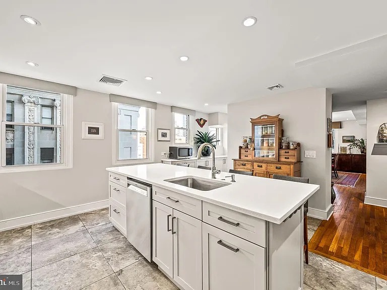 Luxury STR: City Views, High Returns, Investor Ready photo 10