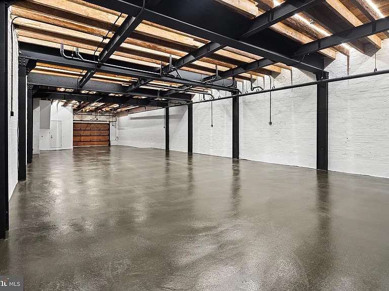 Design-Driven Luxury STR: 6000 SqFt Industrial Loft photo 14