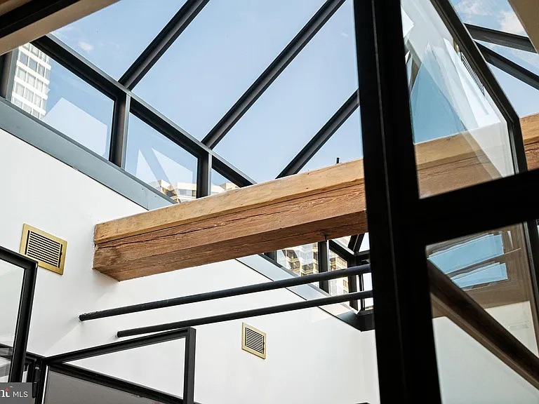 Design-Driven Luxury STR: 6000 SqFt Industrial Loft photo 15