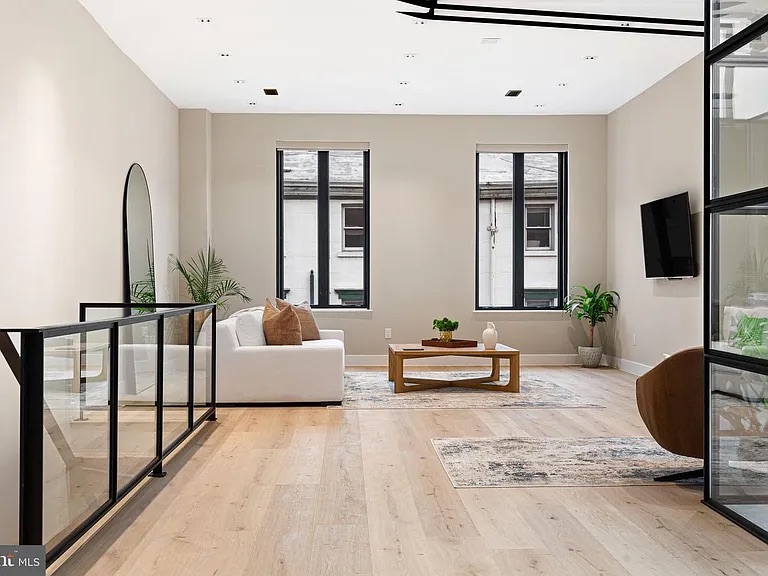 Design-Driven Luxury STR: 6000 SqFt Industrial Loft photo 20