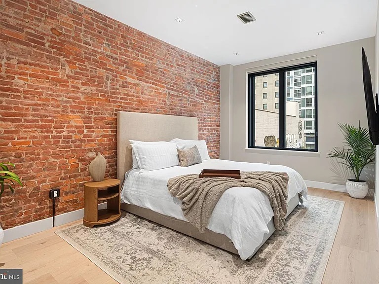 Design-Driven Luxury STR: 6000 SqFt Industrial Loft photo 32