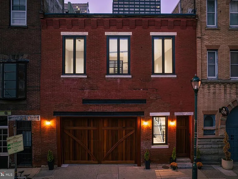 Design-Driven Luxury STR: 6000 SqFt Industrial Loft photo 40