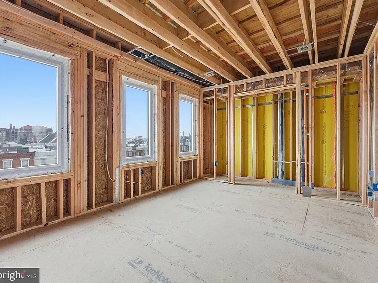 Premium STR: New Build, Rooftop Deck & Skyline Views photo 23