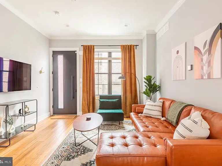 Turnkey STR Gem: Luxury Living, Rooftop & Patio Views photo 2