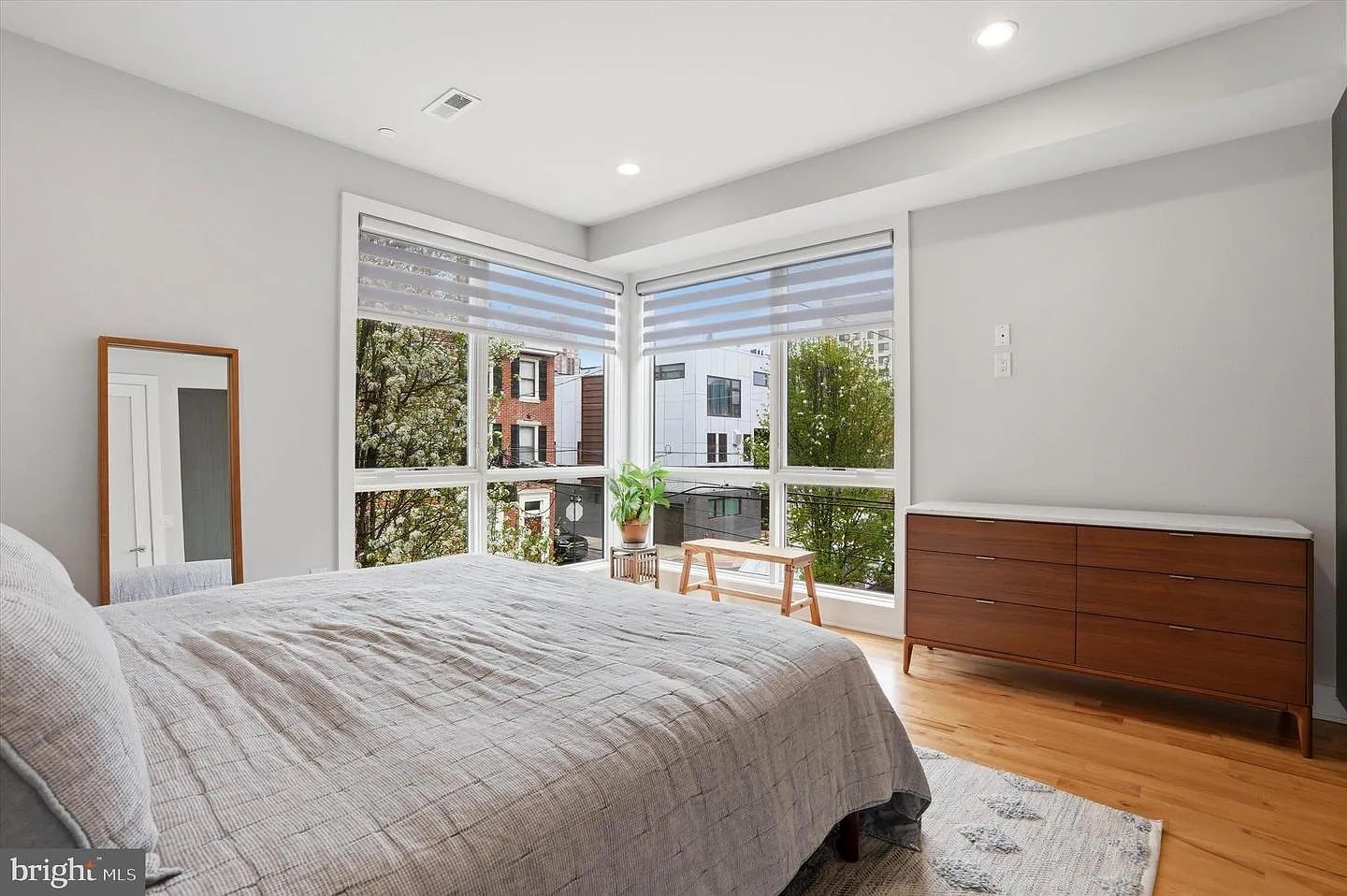Luxury STR Masterpiece with Massive Skyline Rooftop Deck photo 17