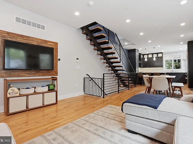Luxury STR Masterpiece with Massive Skyline Rooftop Deck photo 4
