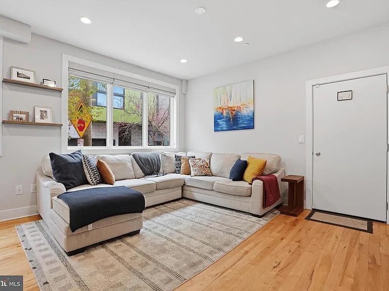 Luxury STR Masterpiece with Massive Skyline Rooftop Deck photo 6