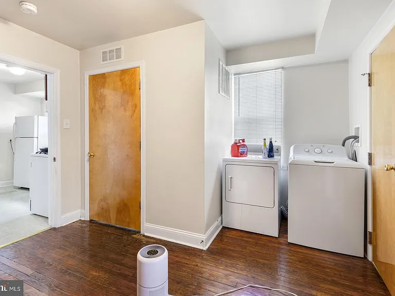 High-Yield STR: 4862 Sq Ft Mixed-Use Investment photo 26
