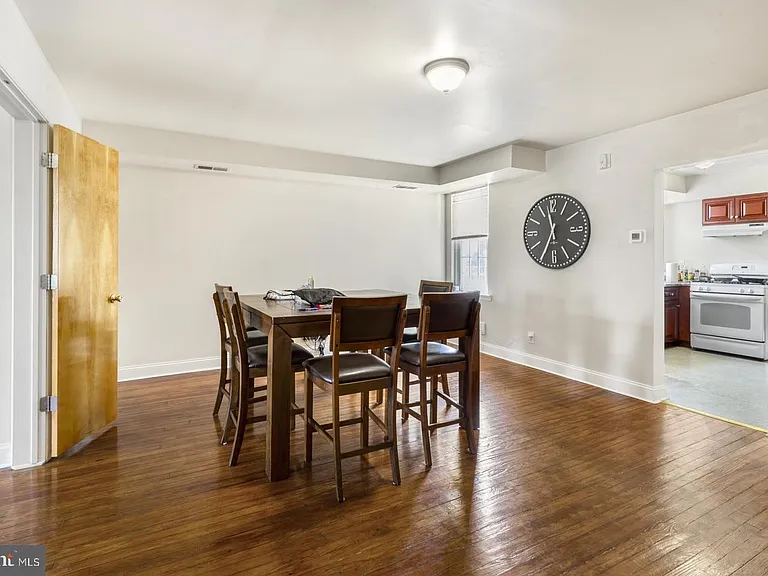High-Yield STR: 4862 Sq Ft Mixed-Use Investment photo 32