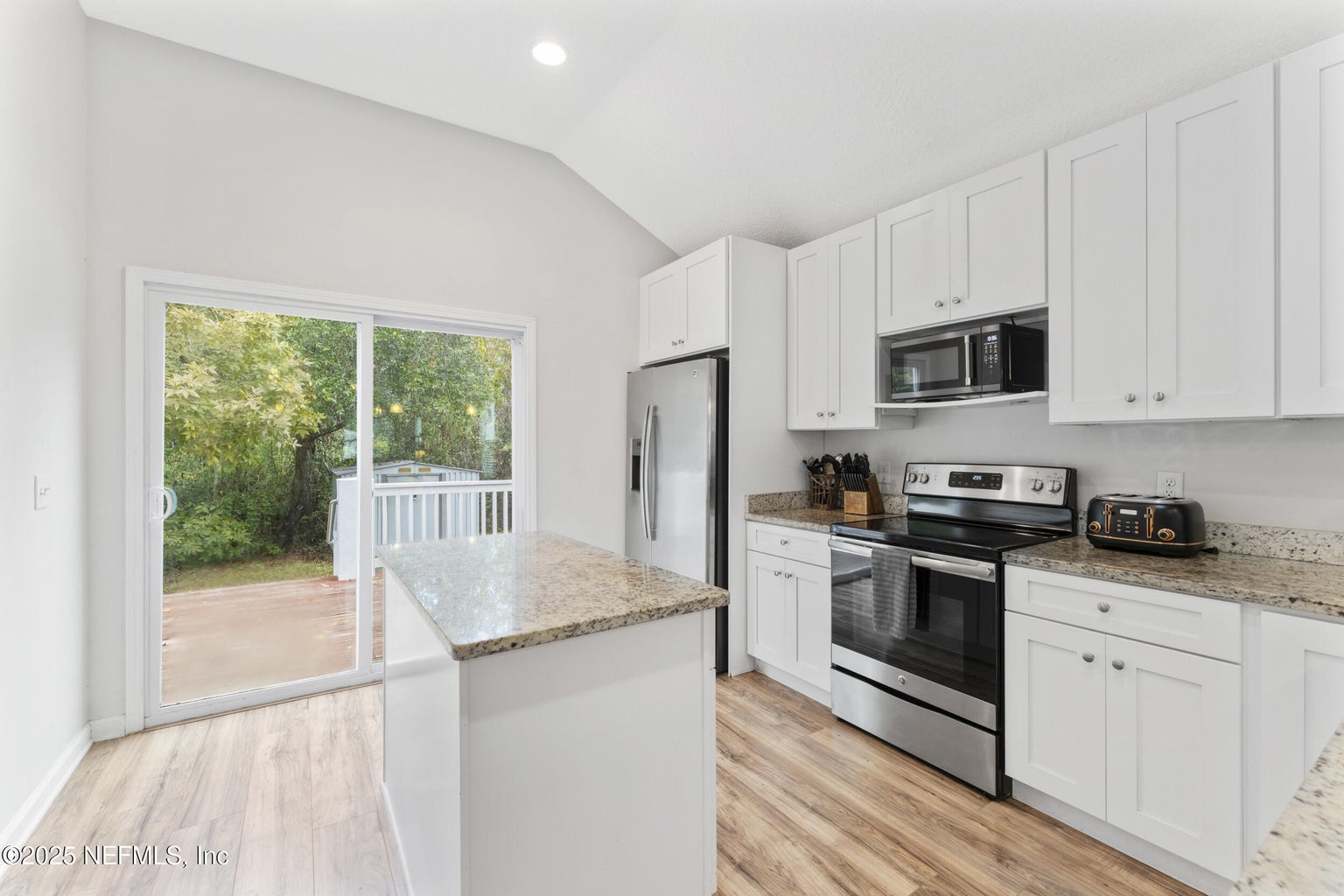Turn-Key Coastal Cottage | Prime STR & LTR Opportunity photo 16
