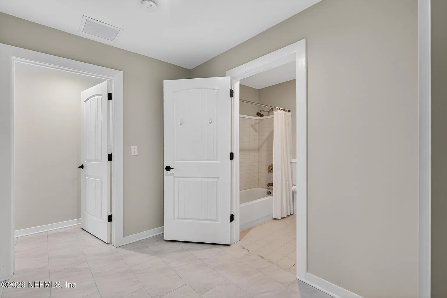 Turnkey Resort Gem: Versatile STR & LTR Investment photo 5
