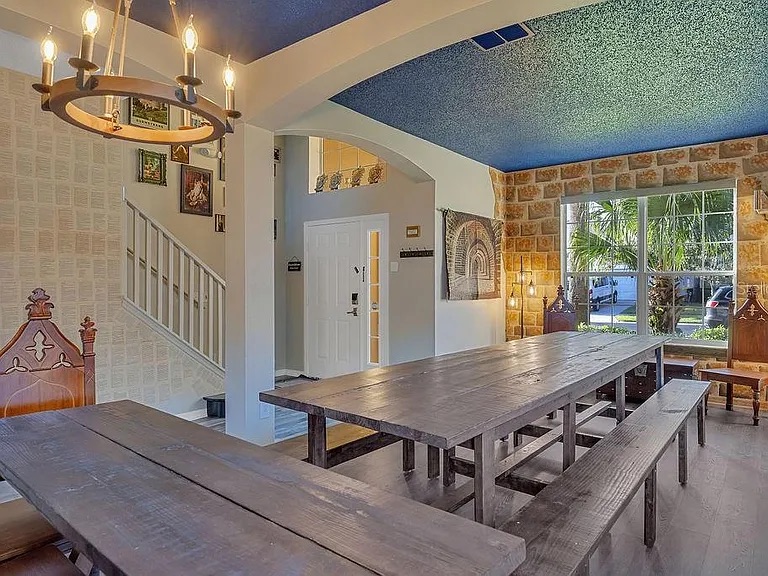 STR Goldmine: High-Demand 2881 Sqft Income Producer! photo 1