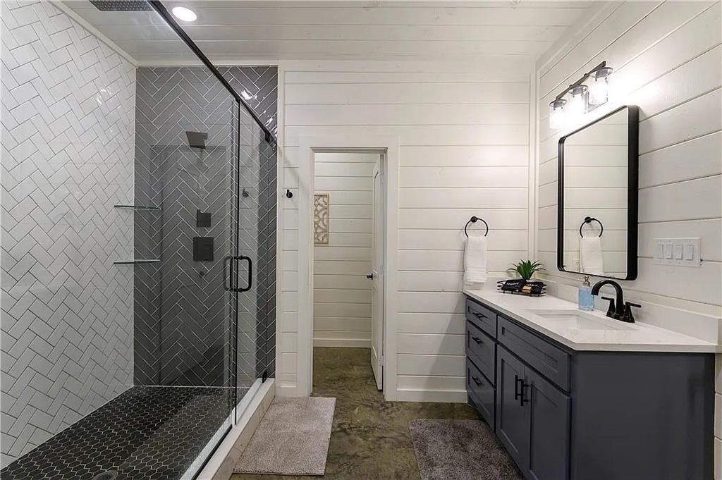 Luxury Cabin: Turnkey STR Gem in High-Demand Market photo 19