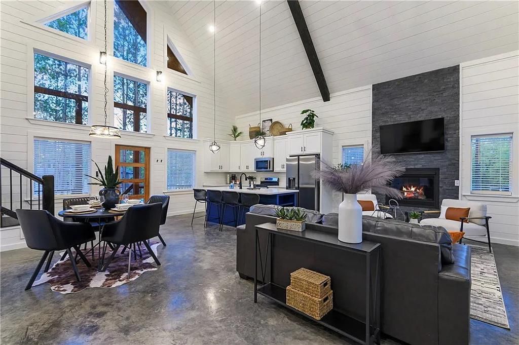 Luxury Cabin: Turnkey STR Gem in High-Demand Market photo 3