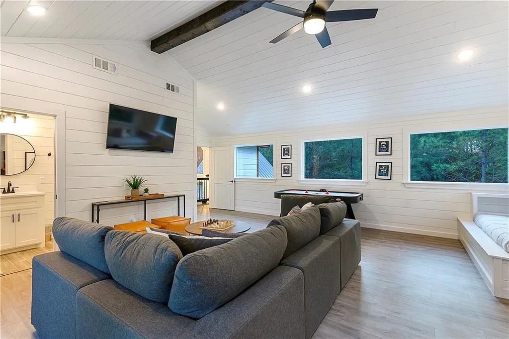 Luxury Cabin: Turnkey STR Gem in High-Demand Market photo 25