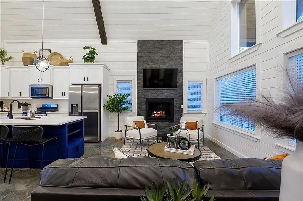 Luxury Cabin: Turnkey STR Gem in High-Demand Market photo 4