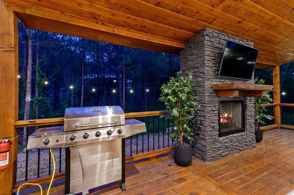 Luxury Cabin: Turnkey STR Gem in High-Demand Market photo 34