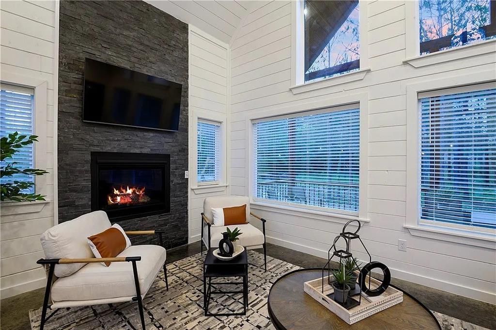 Luxury Cabin: Turnkey STR Gem in High-Demand Market photo 5