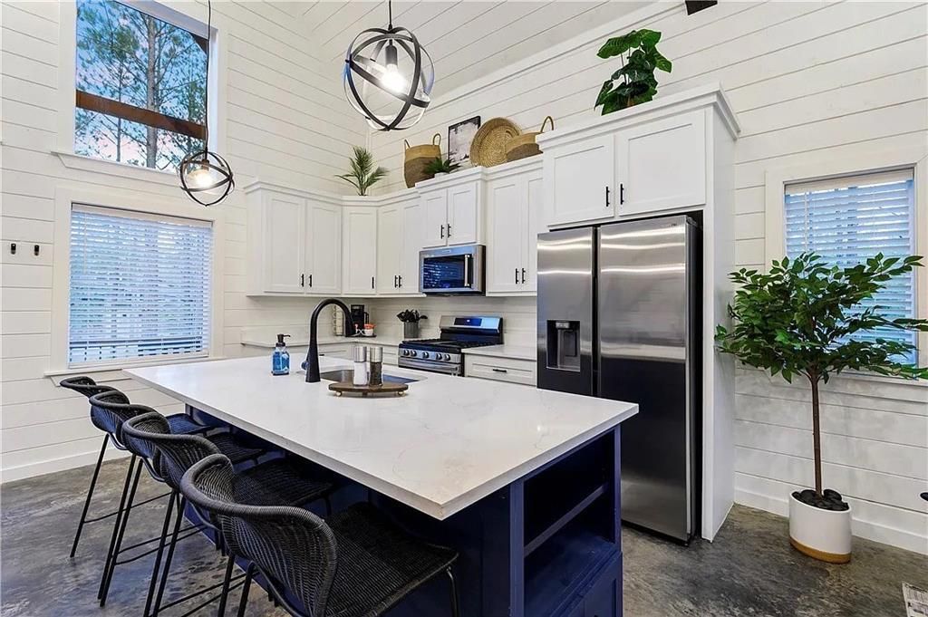 Luxury Cabin: Turnkey STR Gem in High-Demand Market photo 6