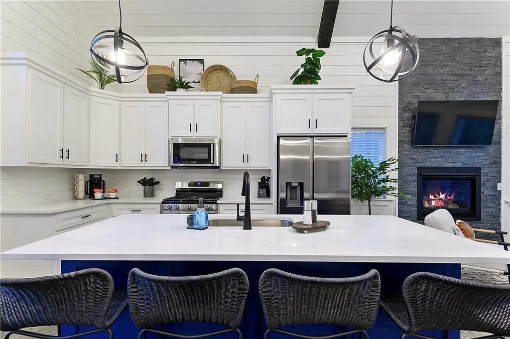 Luxury Cabin: Turnkey STR Gem in High-Demand Market photo 7