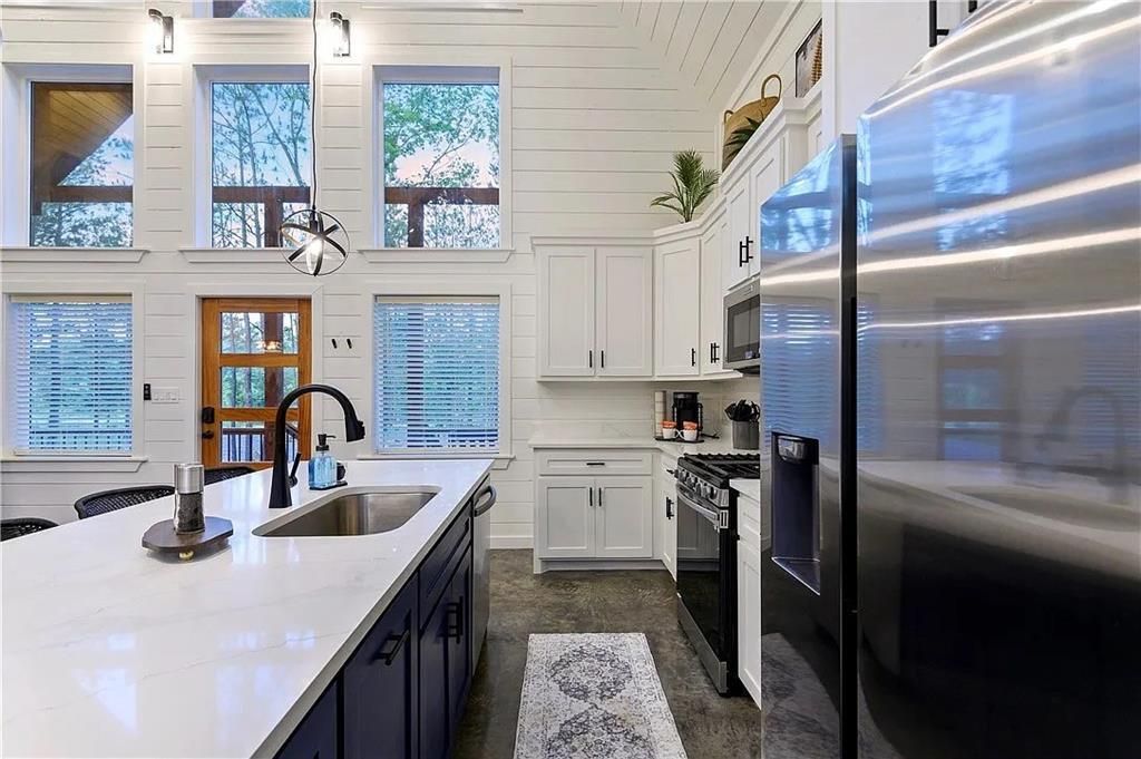 Luxury Cabin: Turnkey STR Gem in High-Demand Market photo 8
