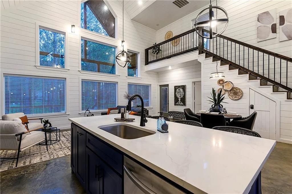 Luxury Cabin: Turnkey STR Gem in High-Demand Market photo 9