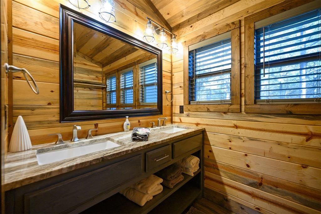 Luxury Retreat: High-Value STR Investment Opportunity photo 25
