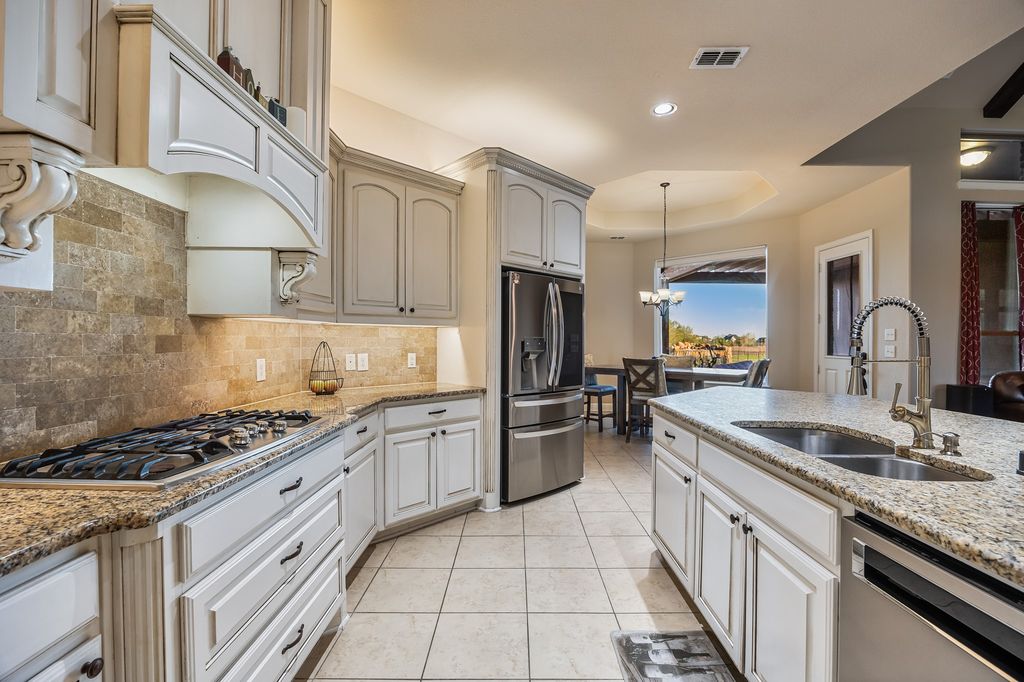 Backyard Oasis: Your Private Luxury Home Awaits! photo 15