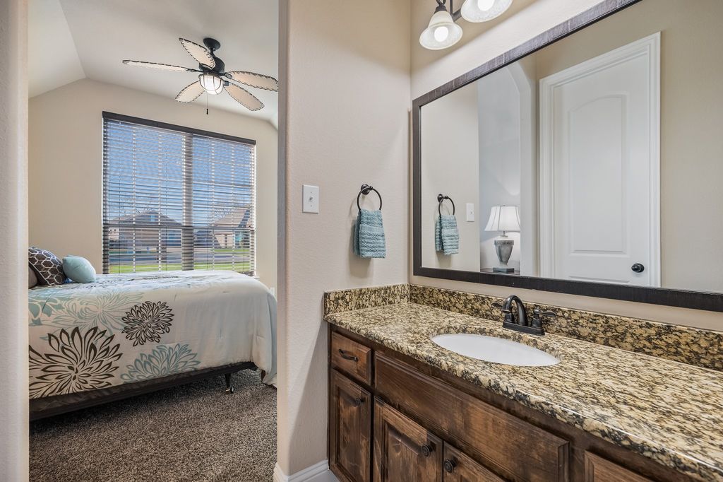 Backyard Oasis: Your Private Luxury Home Awaits! photo 31