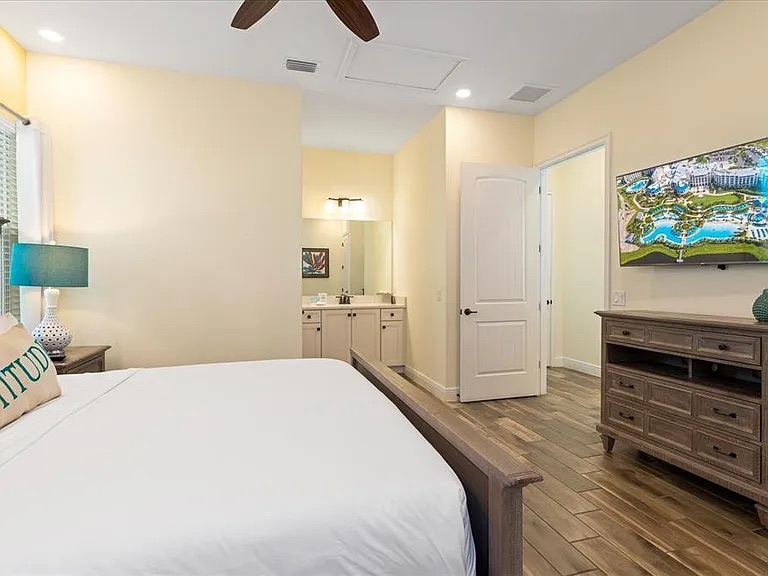 Prime STR Gem: Cash Flow Near World-Class Attractions! photo 11