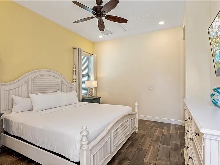 Prime STR Gem: Cash Flow Near World-Class Attractions! photo 9