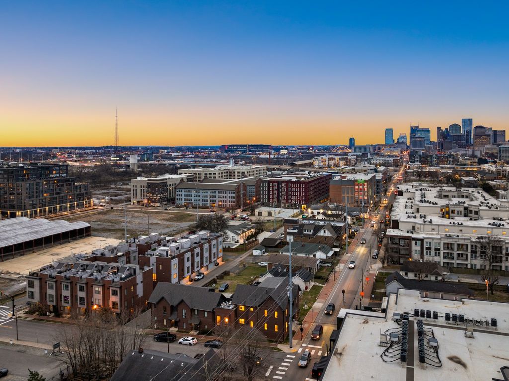 Germantown Gem: Rooftop Views & Proven Income! photo 2